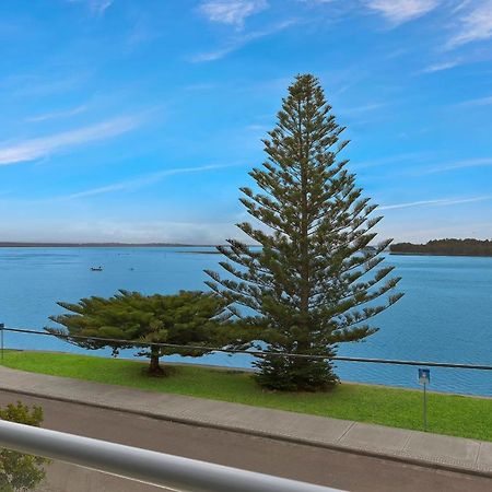 Lakeside Waterfront Apartment The Entrance Bagian luar foto