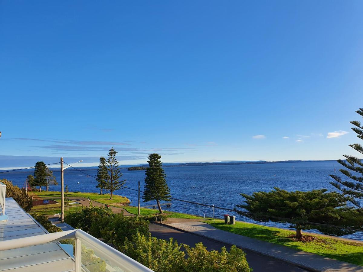 Lakeside Waterfront Apartment The Entrance Bagian luar foto