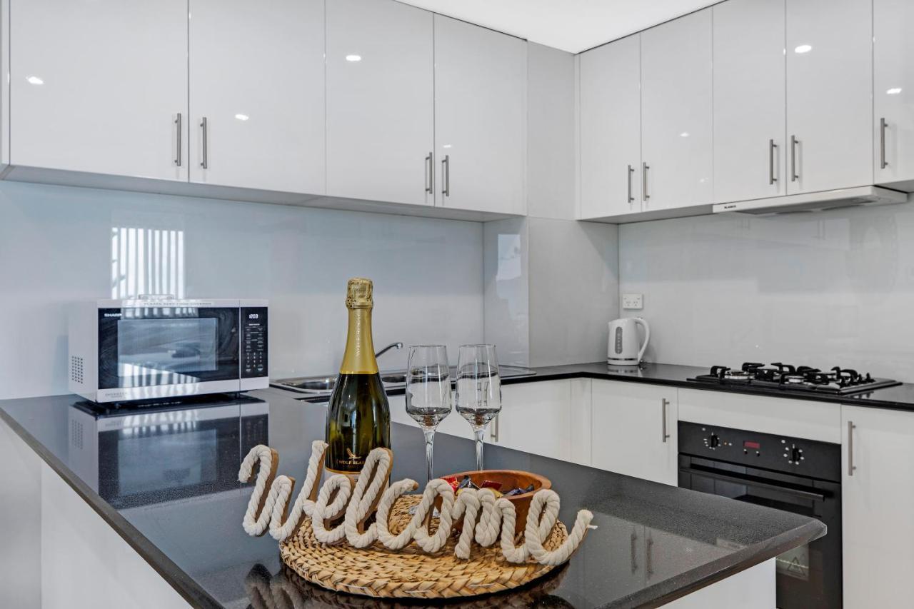 Lakeside Waterfront Apartment The Entrance Bagian luar foto