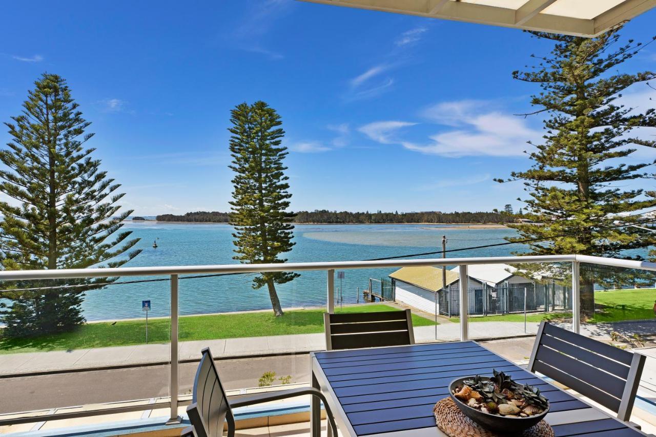Lakeside Waterfront Apartment The Entrance Bagian luar foto