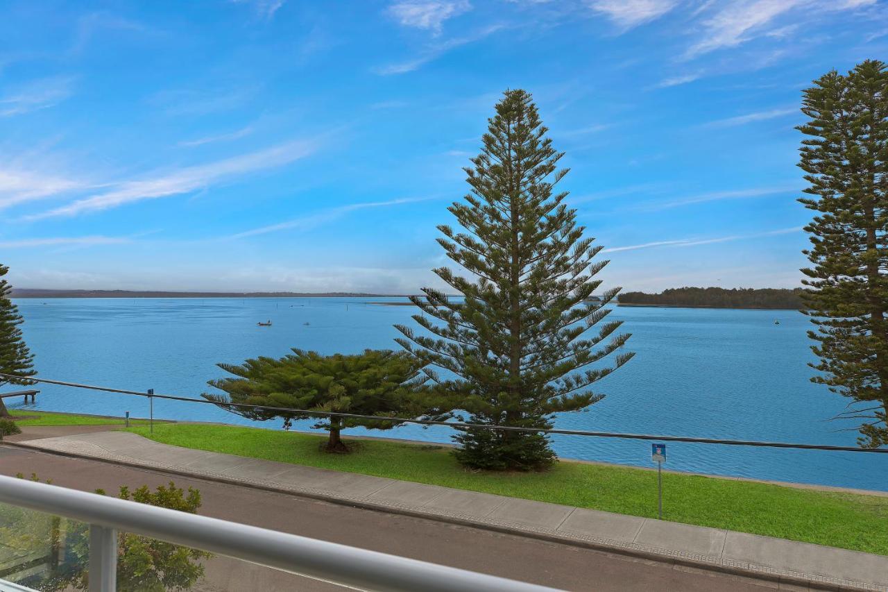 Lakeside Waterfront Apartment The Entrance Bagian luar foto