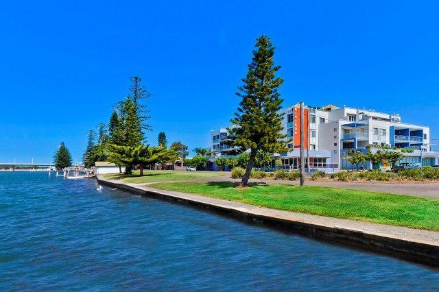 Lakeside Waterfront Apartment The Entrance Bagian luar foto