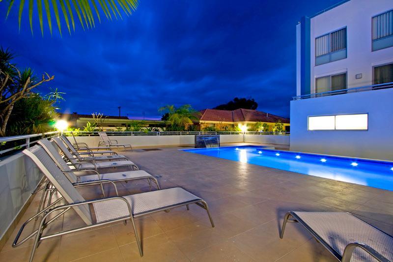 Lakeside Waterfront Apartment The Entrance Bagian luar foto