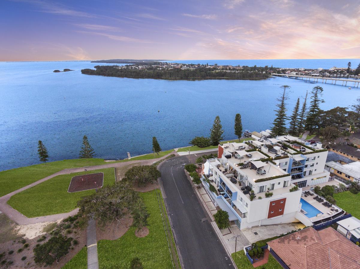 Lakeside Waterfront Apartment The Entrance Bagian luar foto